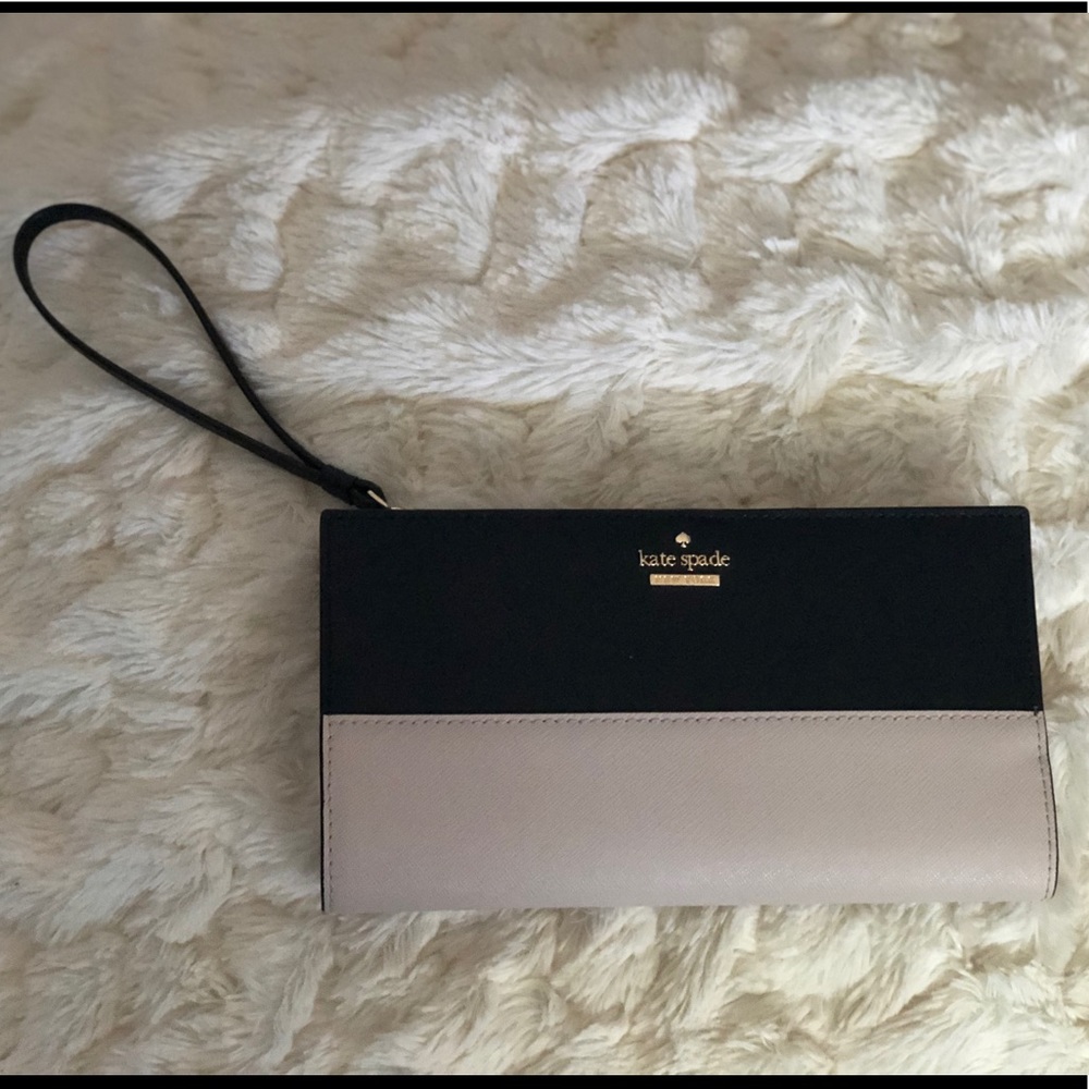 Kate Spade new and authentic wallet.